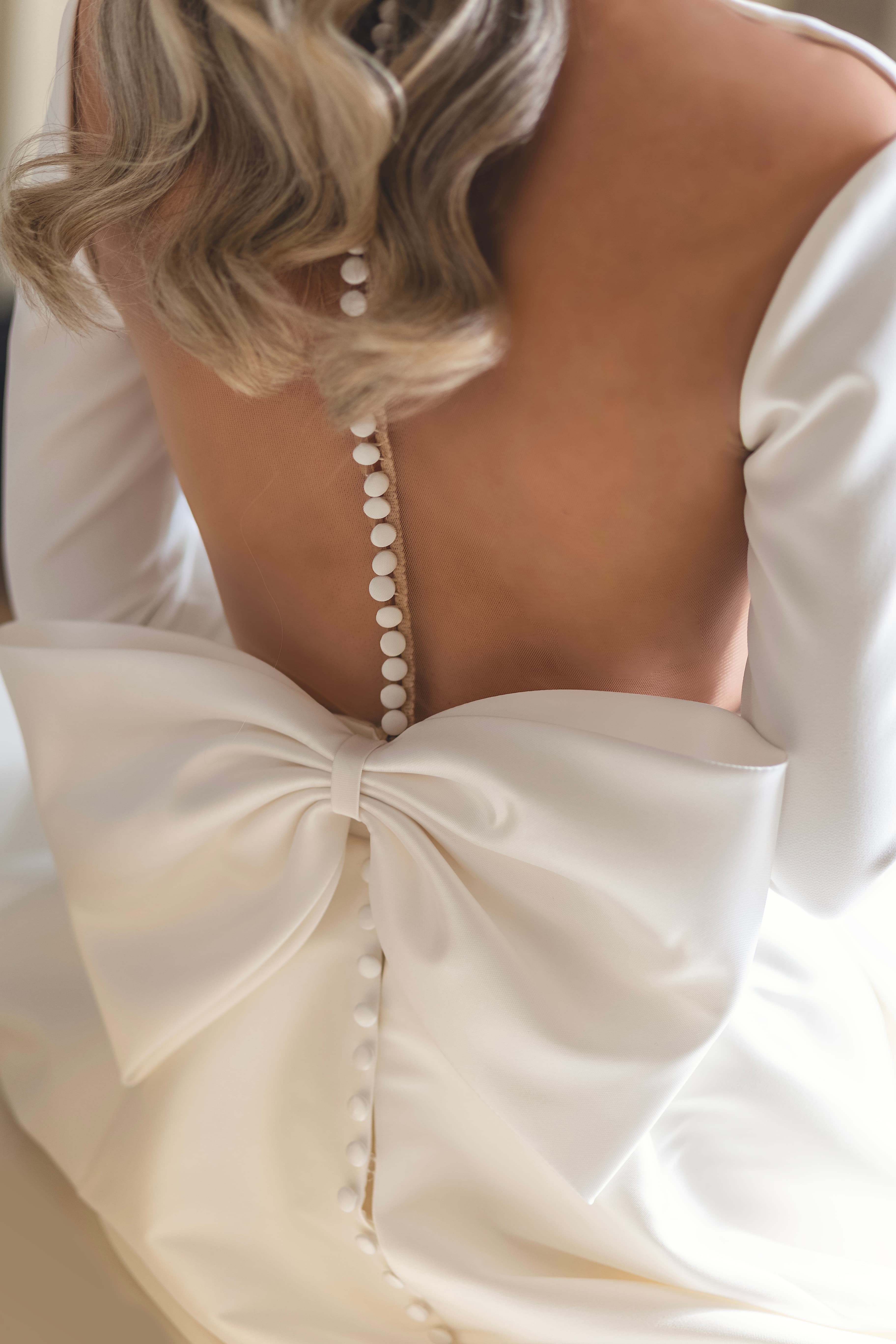 Back of dress bow detail